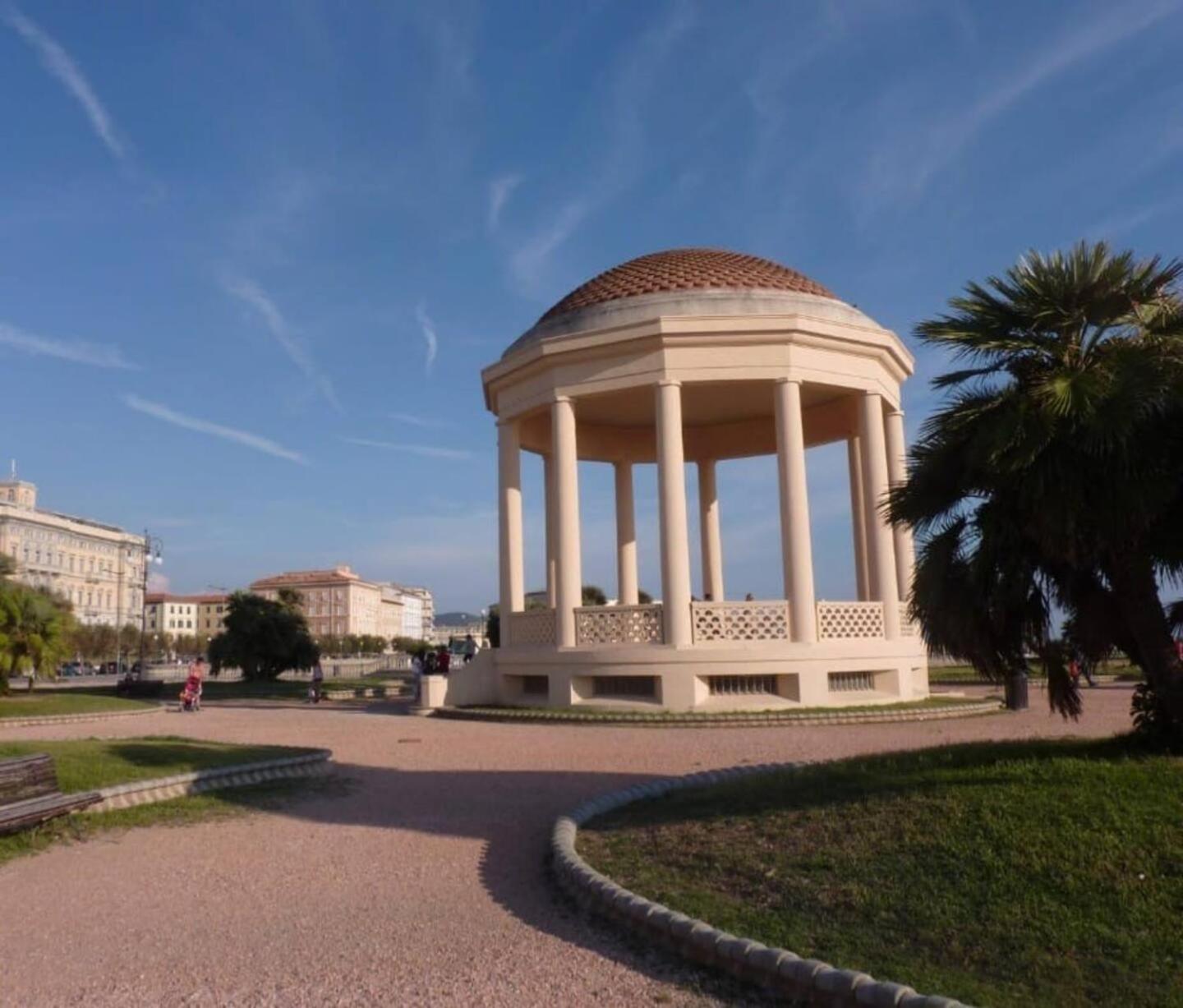 Onda Di Porta A Mare Apartment Livorno Bagian luar foto