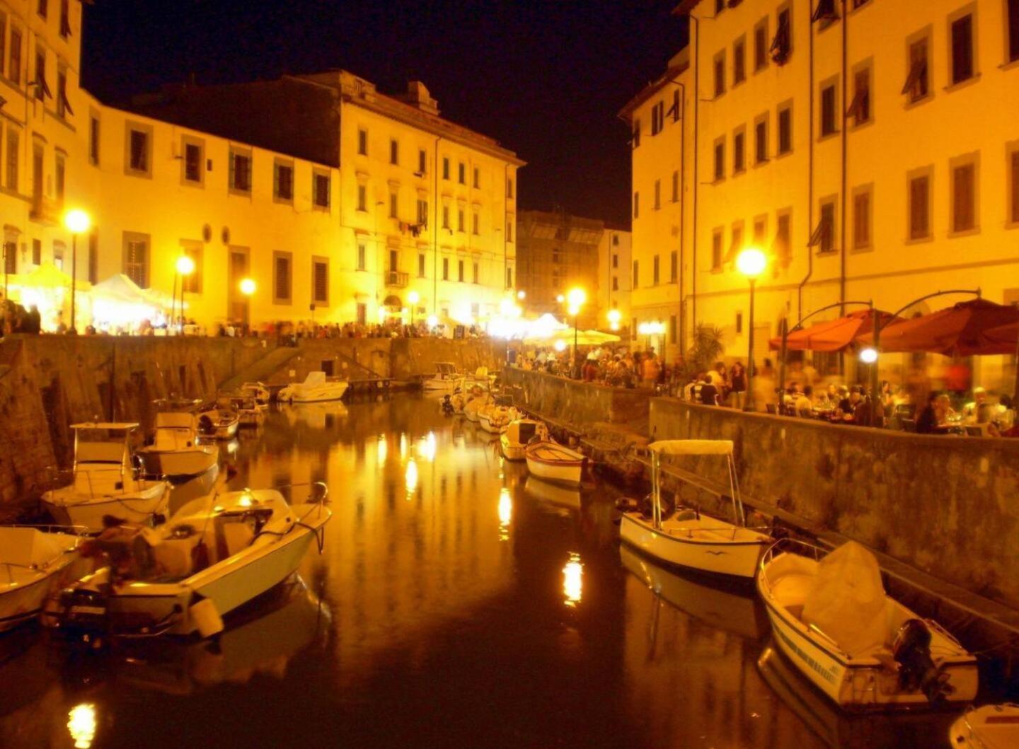 Onda Di Porta A Mare Apartment Livorno Bagian luar foto